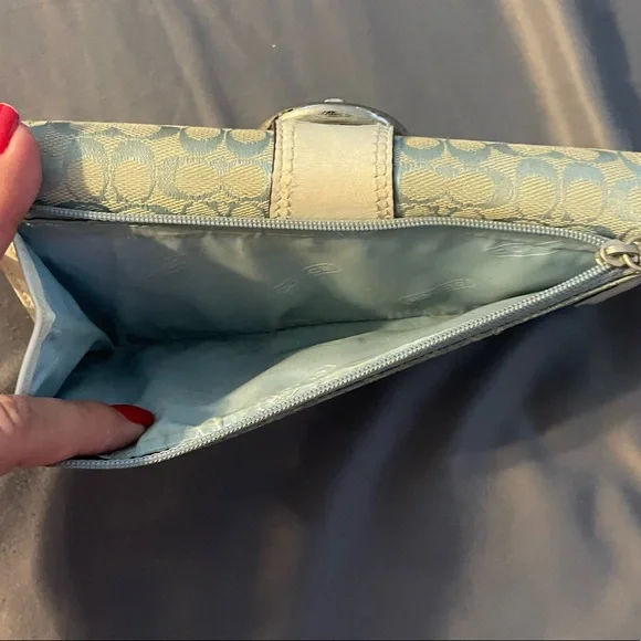 Coach wallet. Normal wear. - Picture 3 of 9